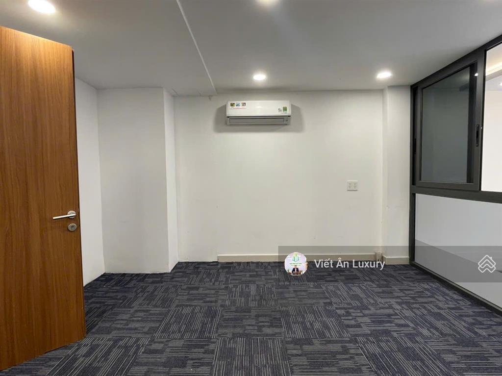 Tòa nhà văn phòng quận 1  khu tân định nguyễn văn nguyễn pccc chuẩn thang máy fuji 650kg