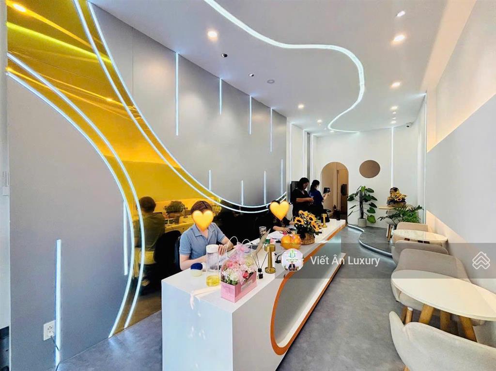 Mặt tiền đinh tiên hoàng quận 1  2 mặt thoáng  có thang máy  dòng tiền 81tr/tháng  40m2