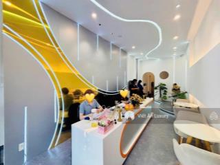 Mặt tiền đinh tiên hoàng quận 1  2 mặt thoáng  có thang máy  dòng tiền 81tr/tháng  40m2