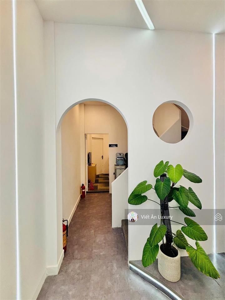 Mặt tiền đinh tiên hoàng quận 1  2 mặt thoáng  có thang máy  dòng tiền 81tr/tháng  40m2