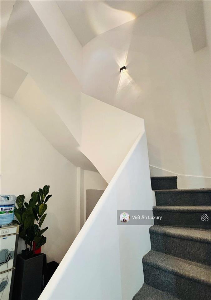 Mặt tiền đinh tiên hoàng quận 1  2 mặt thoáng  có thang máy  dòng tiền 81tr/tháng  40m2