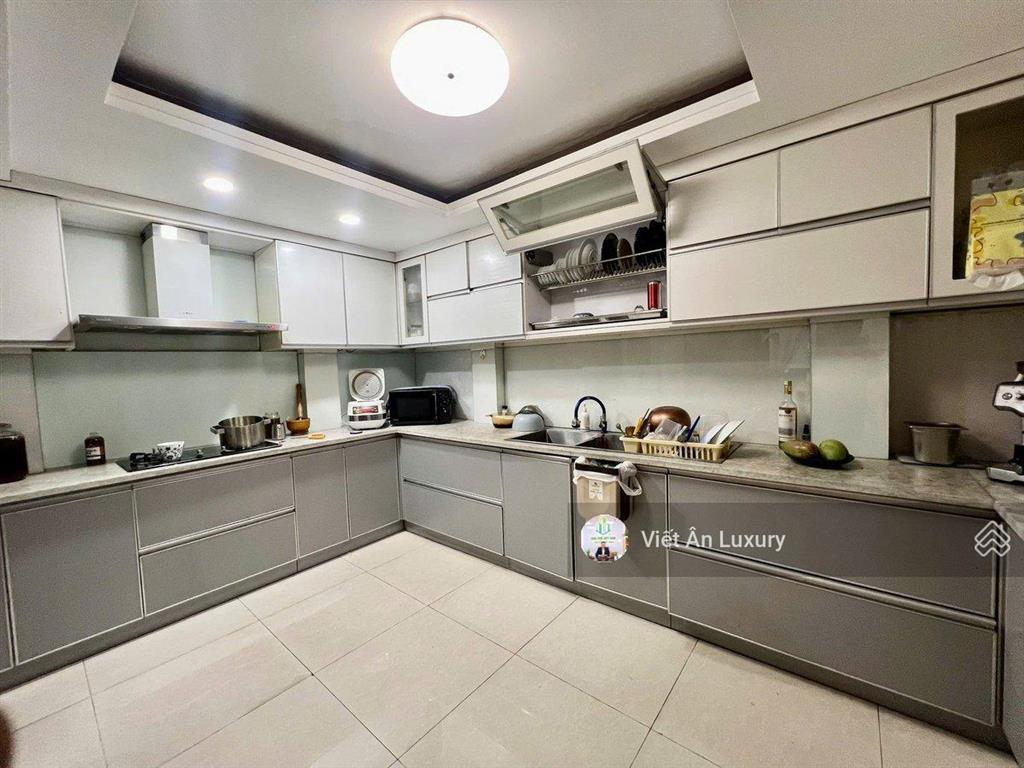 Nhà phố mà là villa mini đặng dung quận 1 ngang 11m không gian sống riêng tư giữa trung tâm