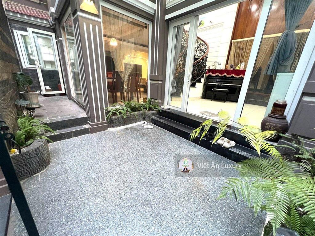 Nhà phố mà là villa mini đặng dung quận 1 ngang 11m không gian sống riêng tư giữa trung tâm