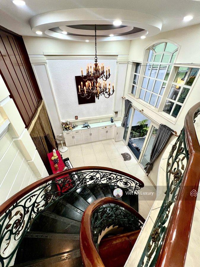 Nhà phố mà là villa mini đặng dung quận 1 ngang 11m không gian sống riêng tư giữa trung tâm