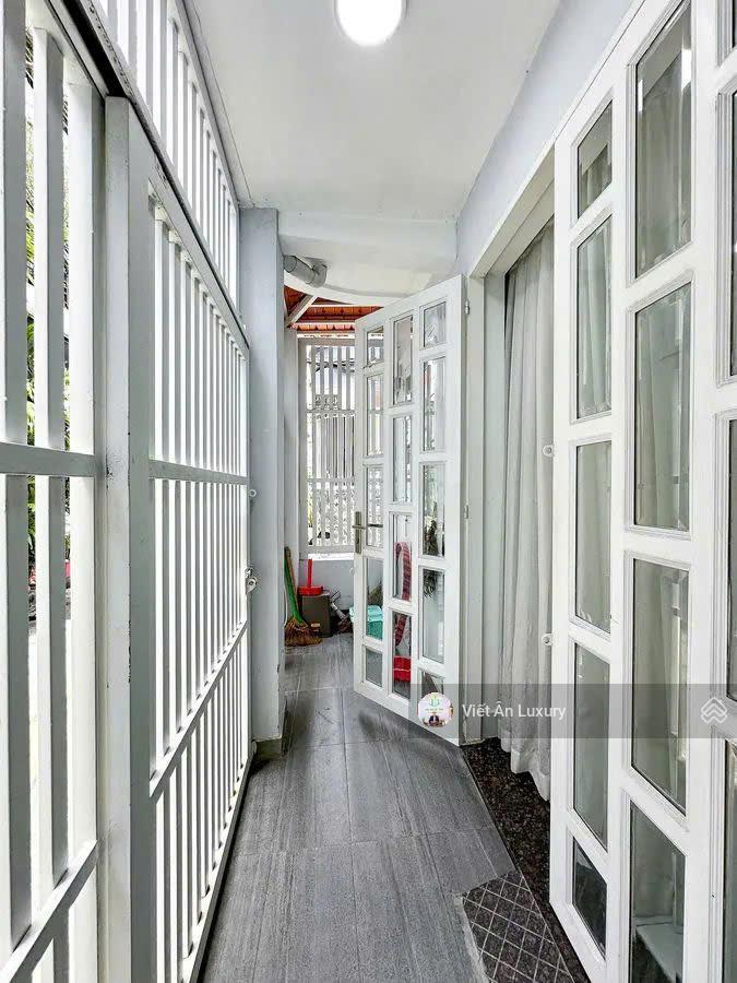 Nhà hxh trần hưng đạo, quận 1 lô góc 3 mặt thoáng khu phân lô giá 8.5 tỷ tl. tiện ích vô vàn