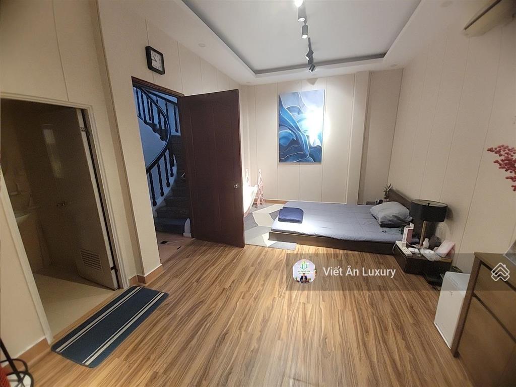Bán nhà hxh trần hưng đạo quận 1 ngang 6,8m nhà đẹp 4 tầng full nội thất  công năng tốt