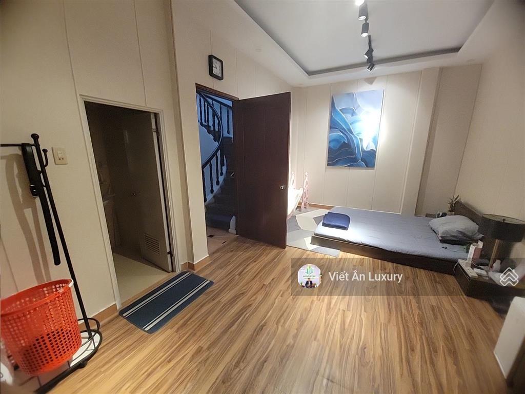 Bán nhà hxh trần hưng đạo quận 1 ngang 6,8m nhà đẹp 4 tầng full nội thất  công năng tốt