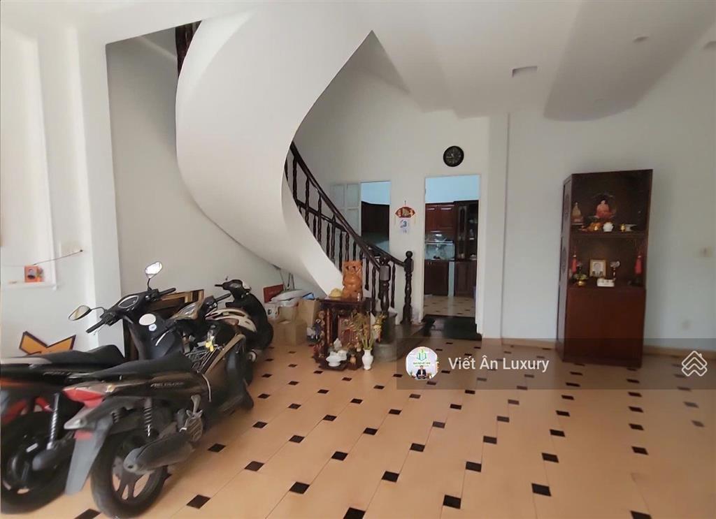 Bán nhà hxh trần hưng đạo quận 1 ngang 6,8m nhà đẹp 4 tầng full nội thất  công năng tốt