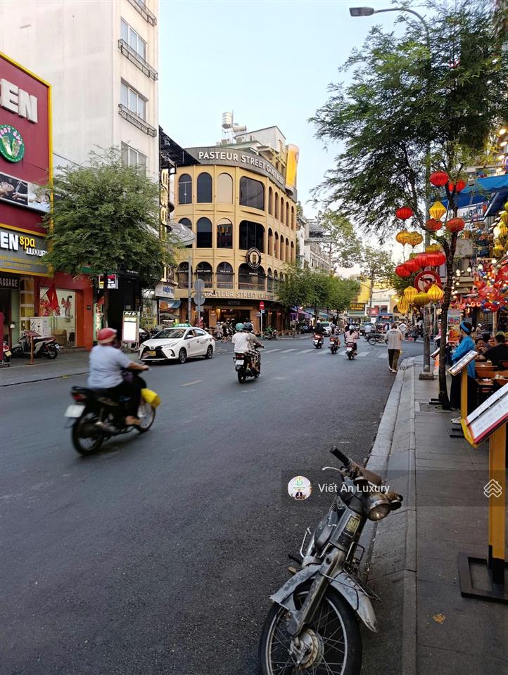 Bán khách sạn ngay trục đề thám sát bùi viện quận 1, đang có dòng tiền 25  30 triệu/tháng