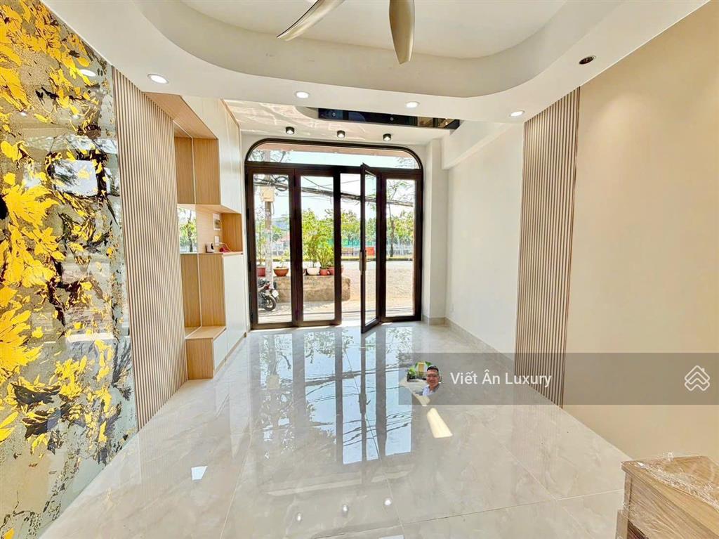 Bán nhà hoàng sa, quận 1  43m2  3 tầng và st  nhà mới ở ngay. vị trí siêu kết nối. sát bờ kè