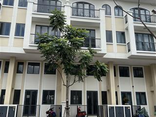 Nhà mới hoàn thiện vào ở ngay, senturia nam sài gòn, sổ hồng, 8 tỷ, ngân hàng cho vay 80%