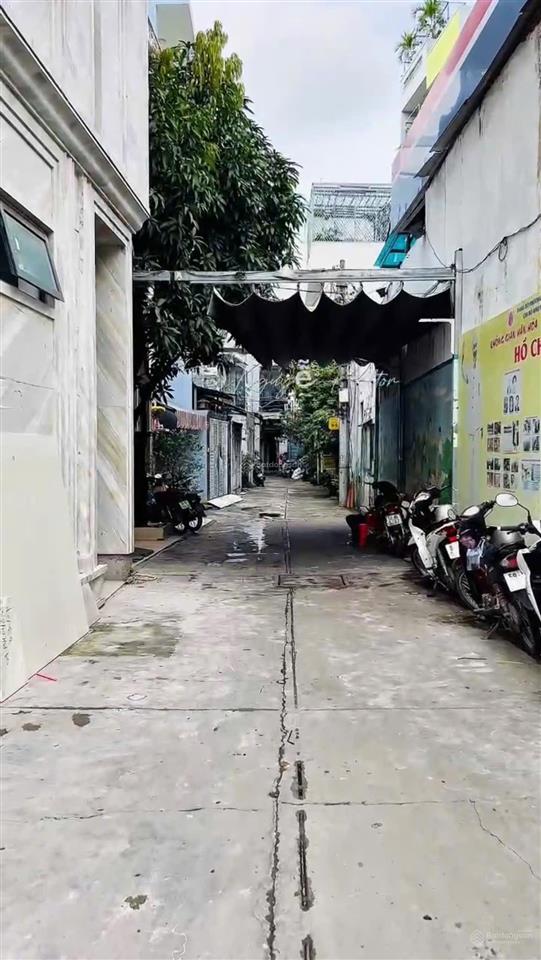 Không tin có giá này, hẻm xe hơi, 2 tầng, có hẻm sau, khu an ninh, gần chợ hoà bình, giáp q1, q8