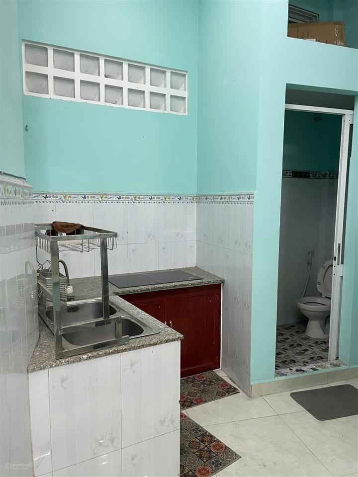 Nhà riêng, hẻm xe hơi, võ văn kiệt, 2tầng, nở hậu, có sân chung rộng, có hẻm sau,an ninh,thoáng mát