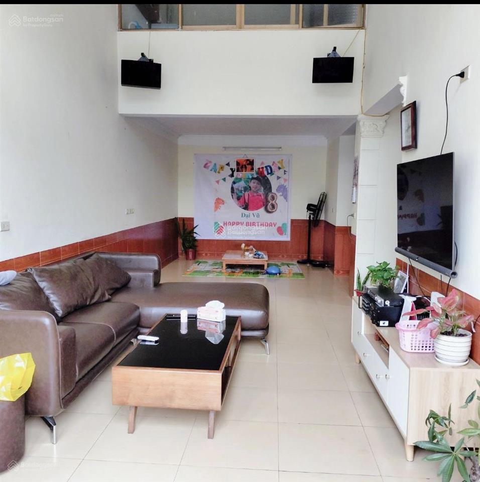 Bán nhà nguyên căn ô tô đỗ trong sân dt 100m2 mặt tiền 7m có 71,4m2 thổ cư giáp sân bóng hà tu