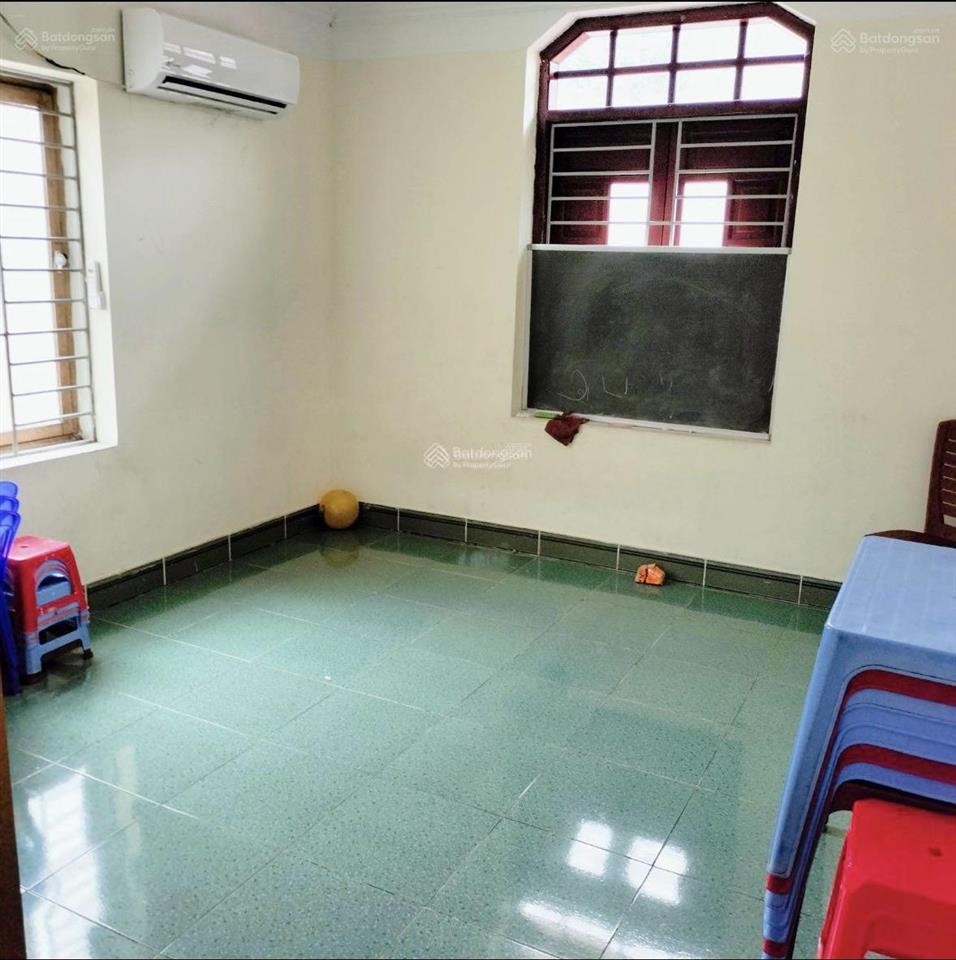 Bán nhà nguyên căn ô tô đỗ trong sân dt 100m2 mặt tiền 7m có 71,4m2 thổ cư giáp sân bóng hà tu