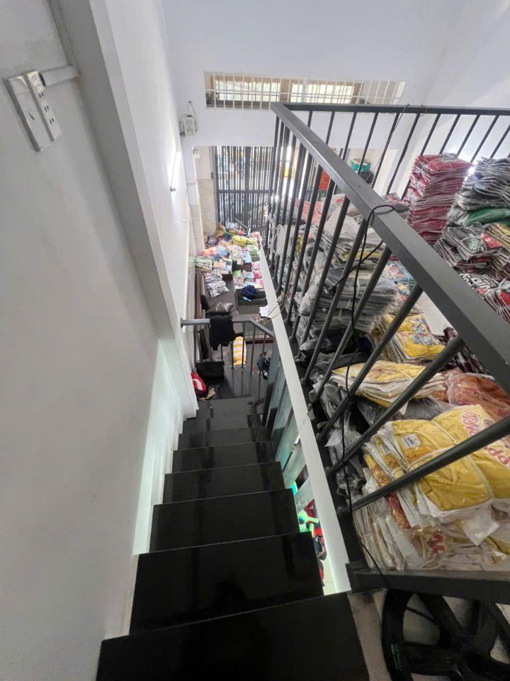 Nhà 3 tầng đối diện công viên Celadon, 4 tỷ