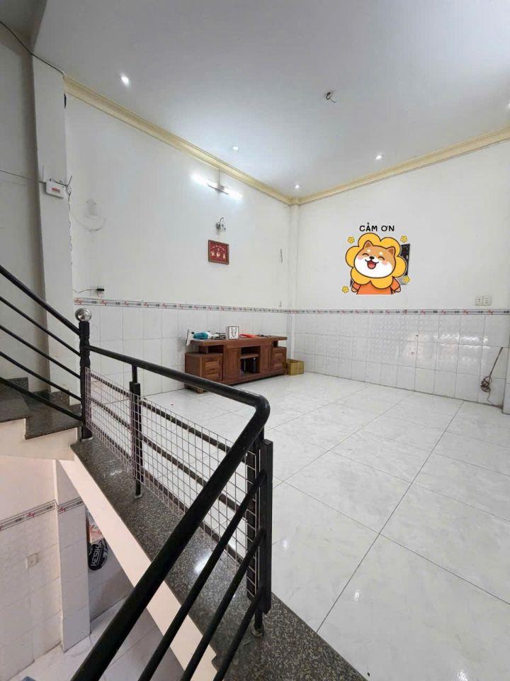 Nhà 3 tầng 4PN, ô tô đậu cửa. Đối diện C/c Sơn Kỳ, 5.6 tỷ