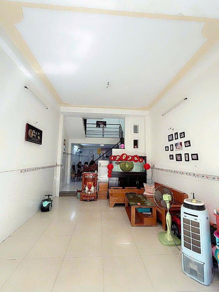 Nhà 3 tầng 4PN, ô tô đậu cửa. Đối diện C/c Sơn Kỳ, 5.6 tỷ