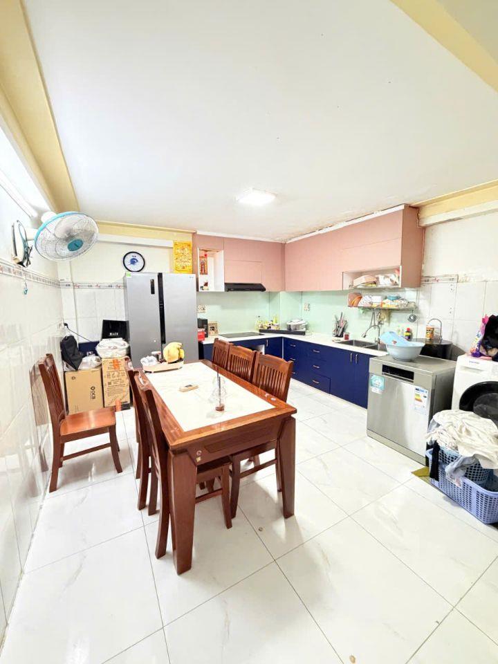 Nhà 3 tầng 4PN, ô tô đậu cửa. Đối diện C/c Sơn Kỳ, 5.6 tỷ