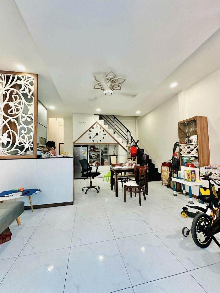 Nhà rộng 2 tầng ô tô đỗ cửa, Bình Long giao Tân Thắng, 4 tỷ
