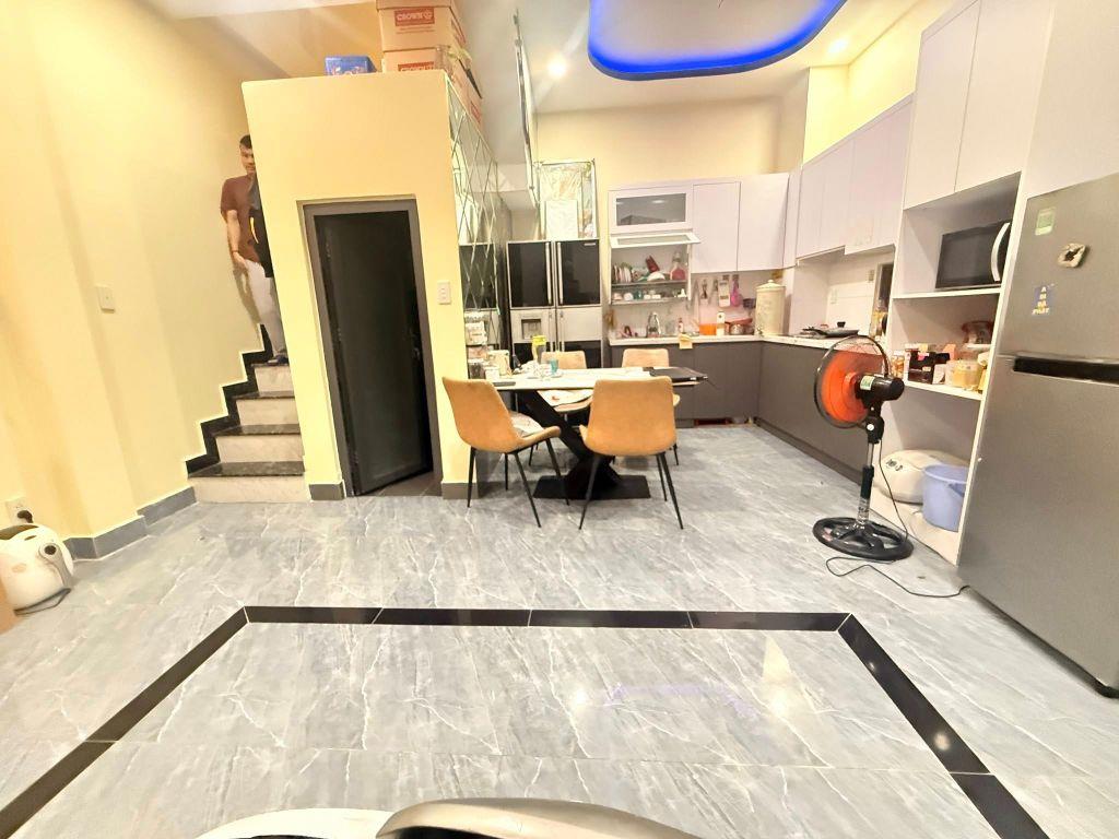 Nhà 3 tầng kiên cố, ô tô đỗ cửa, CMT8, P.7, Tân Bình, 4.6 tỷ
