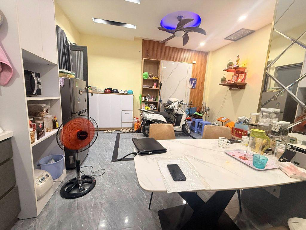Nhà 3 tầng kiên cố, ô tô đỗ cửa, CMT8, P.7, Tân Bình, 4.6 tỷ