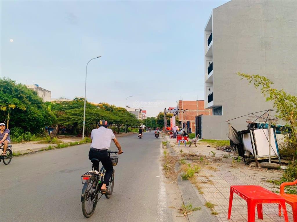 Lô góc 2 mặt tiền, 98.2m2, ngang 7m, khu tái định cư linh xuân, sổ hồng sẵn, bán gấp giá tốt