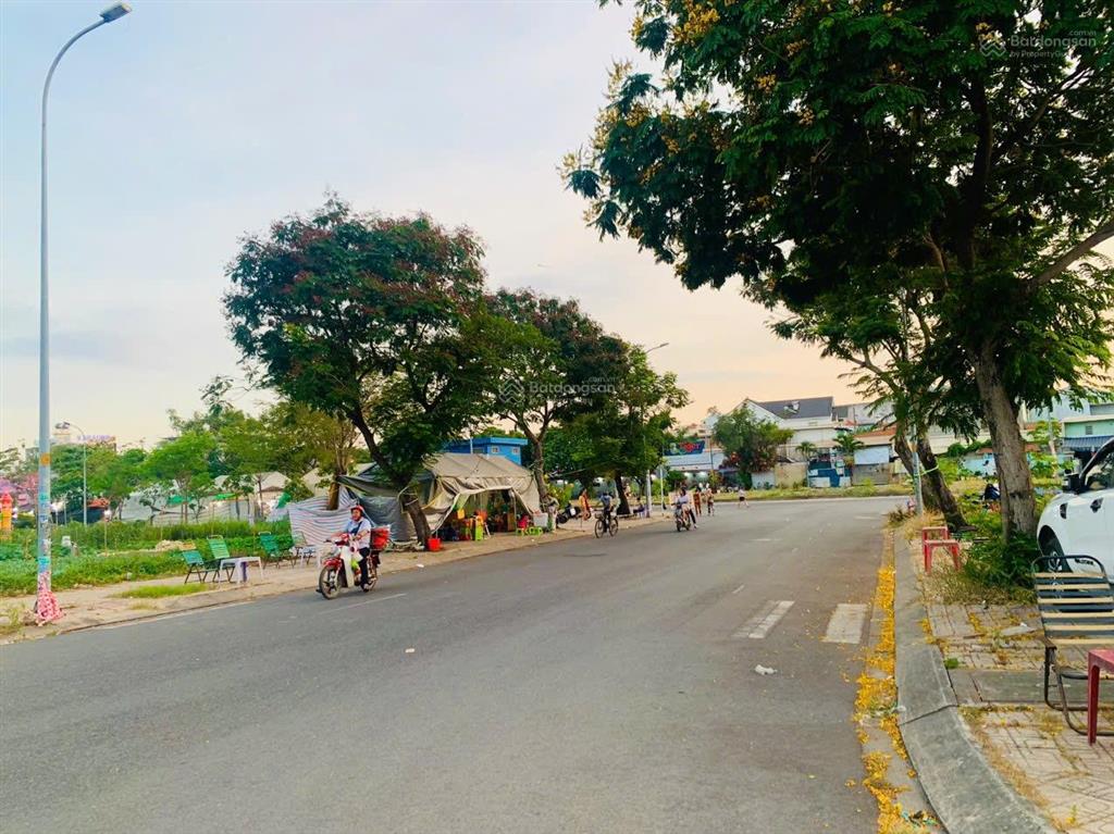 Lô góc 2 mặt tiền, 98.2m2, ngang 7m, khu tái định cư linh xuân, sổ hồng sẵn, bán gấp giá tốt