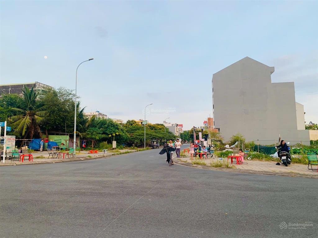 Lô góc 2 mặt tiền, 98.2m2, ngang 7m, khu tái định cư linh xuân, sổ hồng sẵn, bán gấp giá tốt