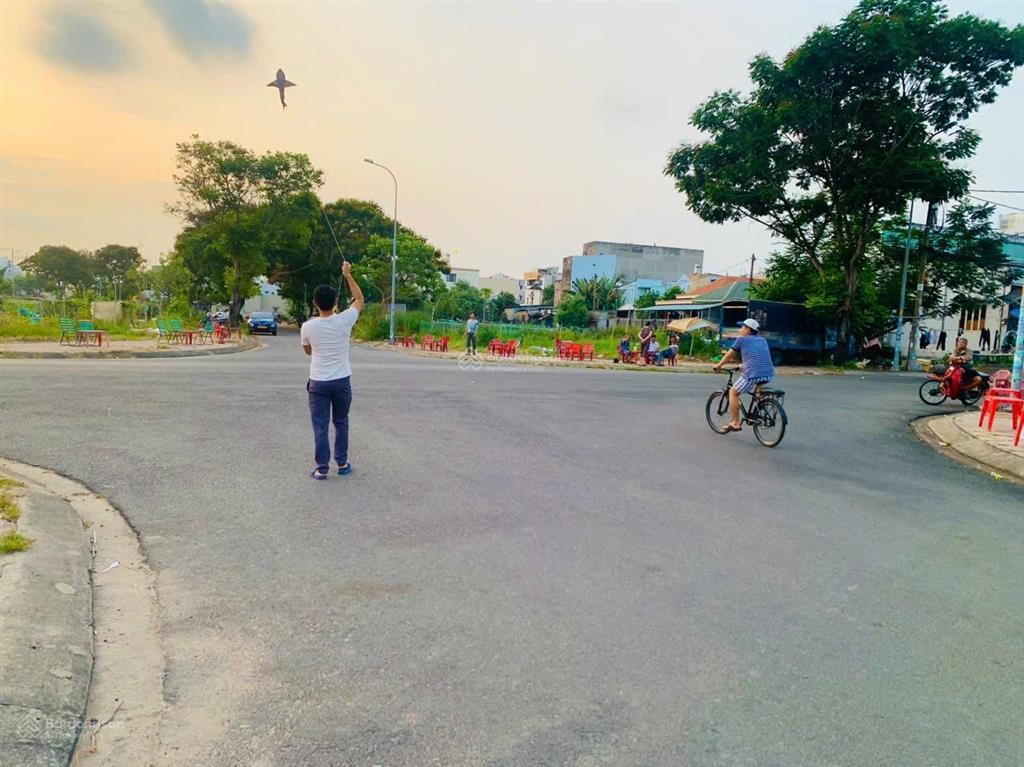 Lô góc 2 mặt tiền, 98.2m2, ngang 7m, khu tái định cư linh xuân, sổ hồng sẵn, bán gấp giá tốt