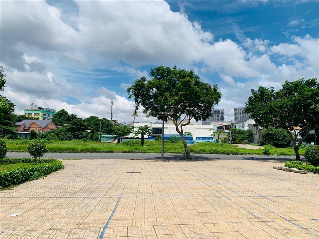 Lô đất đối diện công viên, mt đường 30m suối nhum, 5x18=90m2, kdc êm đềm  tái định cư linh xuân