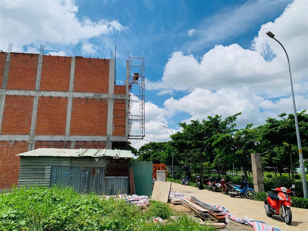 Lô đất đối diện công viên, mt đường 30m suối nhum, 5x18=90m2, kdc êm đềm  tái định cư linh xuân