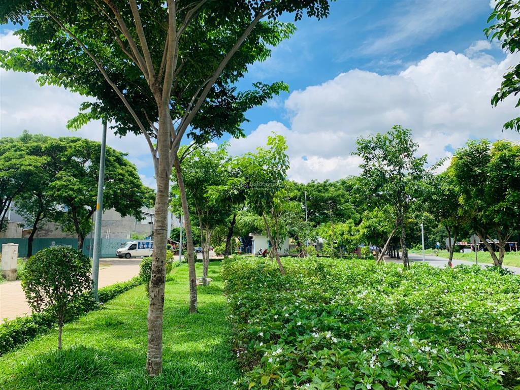 Lô đất đối diện công viên, mt đường 30m suối nhum, 5x18=90m2, kdc êm đềm  tái định cư linh xuân