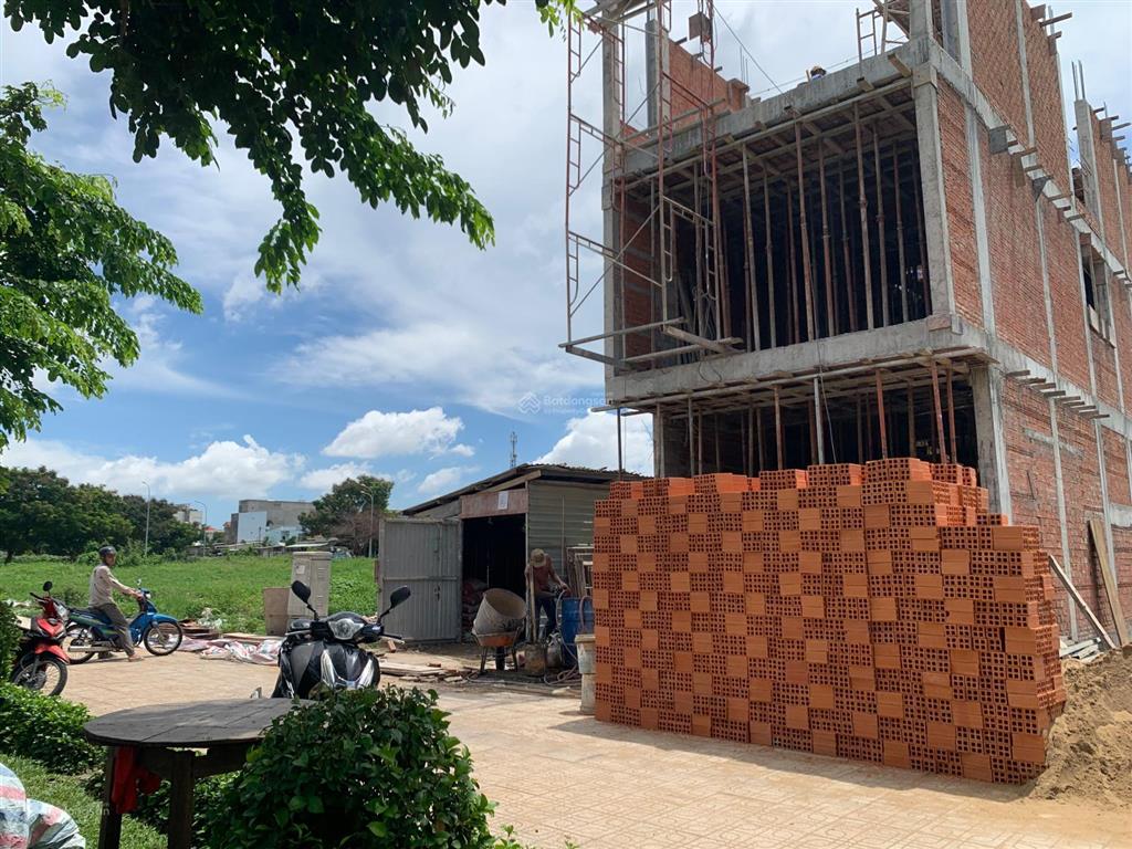 Lô đất đối diện công viên, mt đường 30m suối nhum, 5x18=90m2, kdc êm đềm  tái định cư linh xuân