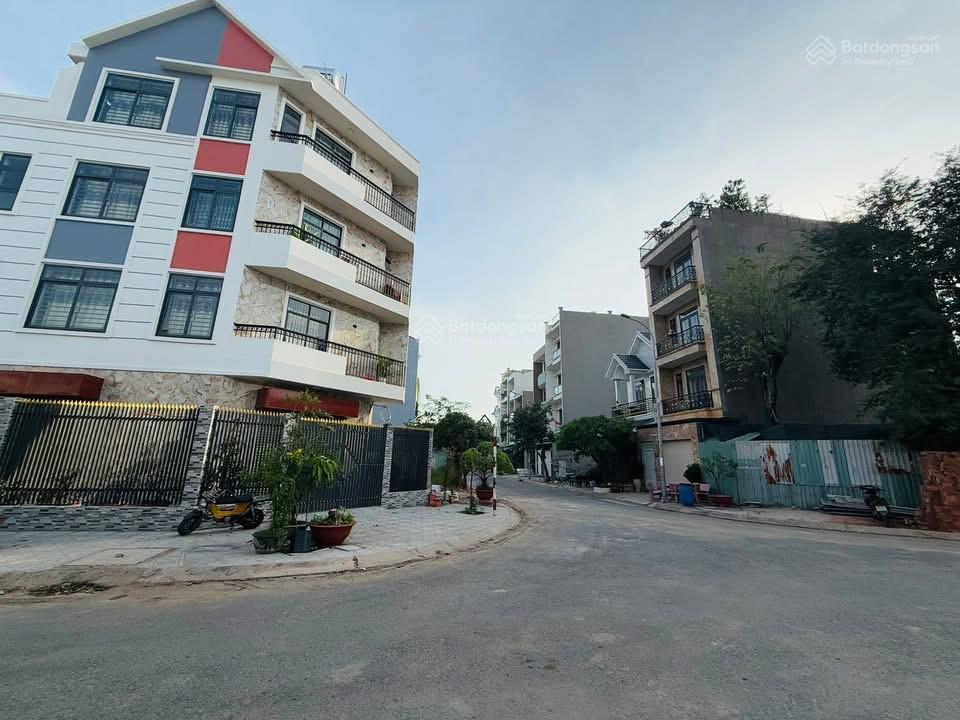 Bán đất tặng nhà cấp 4, 2pn, đường 12m khu tái định cư linh xuân, ngay kdc êm đềm