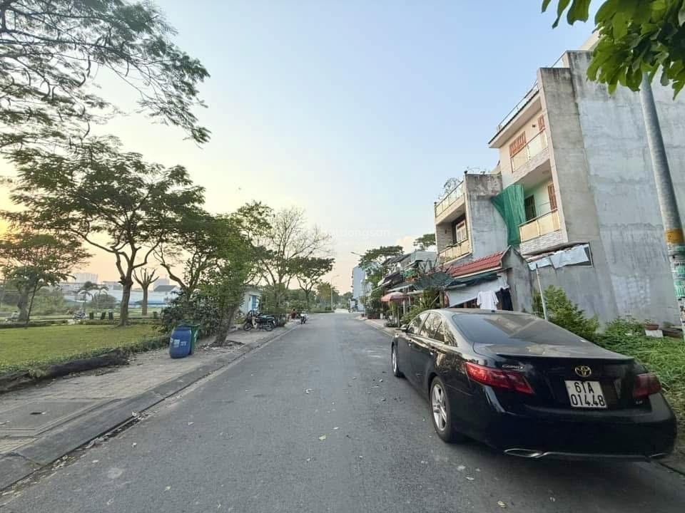 Đất mặt tiền công viên khu tđc linh xuân kinh doanh buôn bán sung 5x18m, 90m² giá tốt