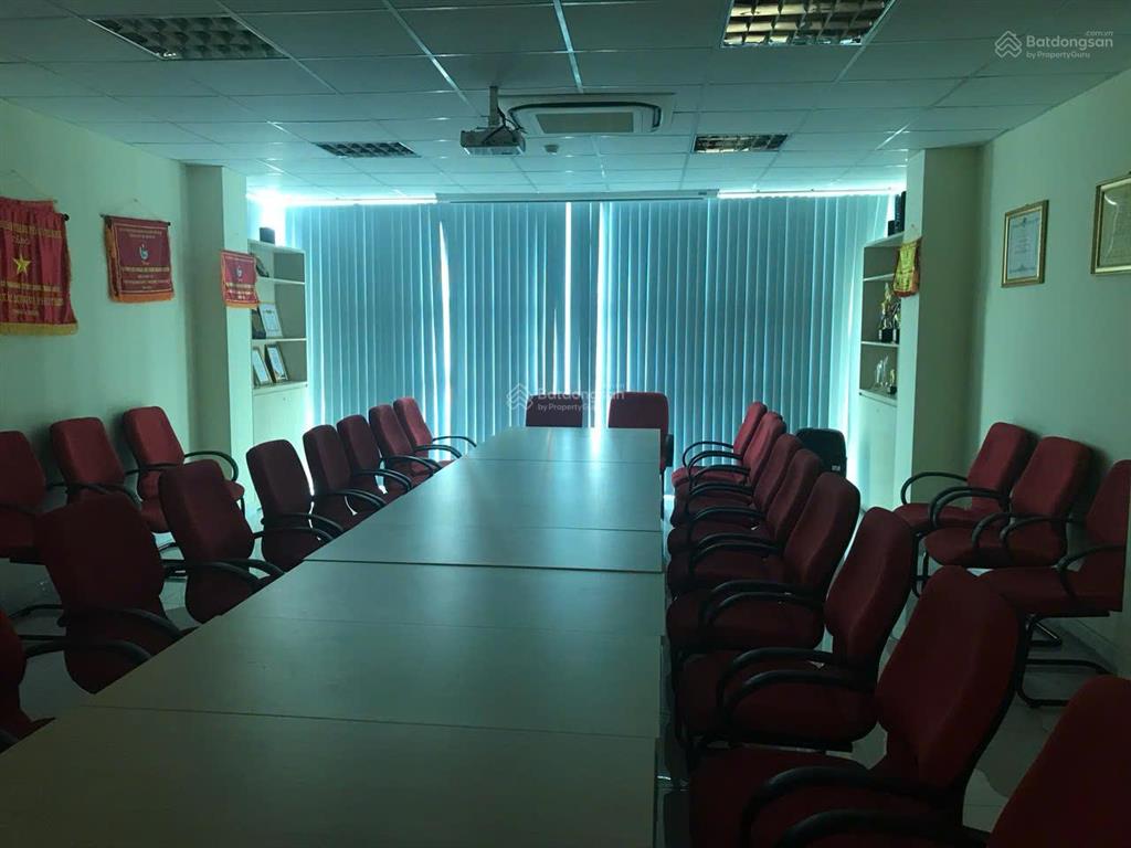 Cho thuê tòa nhà mặt tiền bạch đằng  khu sân bay  giá 80tr/tháng  hầm  6 tầng