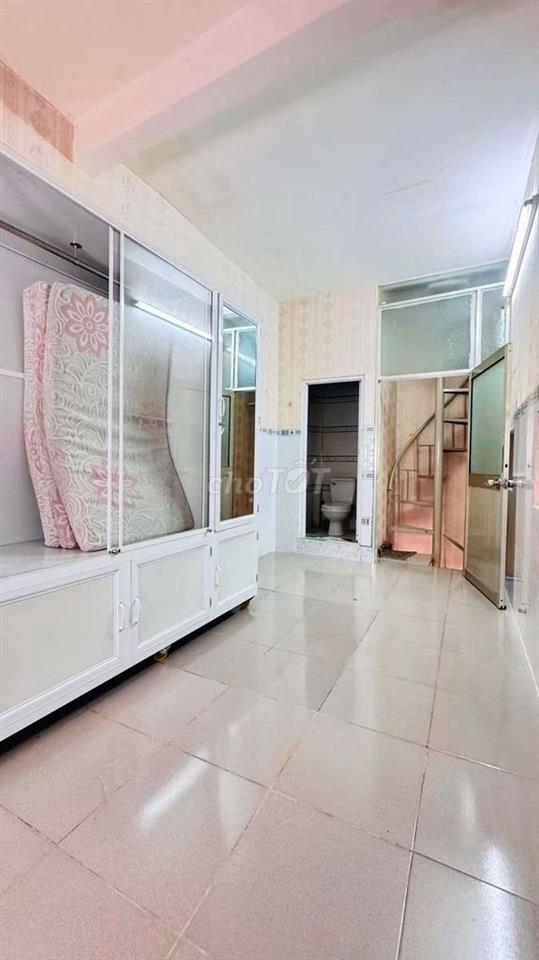 Bán Nhà Nhỏ Ngay Chợ Bà Chiểu 