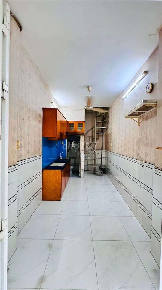 Bán Nhà Nhỏ Ngay Chợ Bà Chiểu 