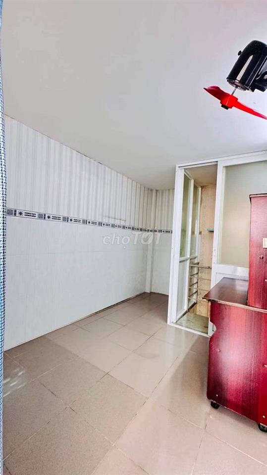 Bán Nhà Nhỏ Ngay Chợ Bà Chiểu 