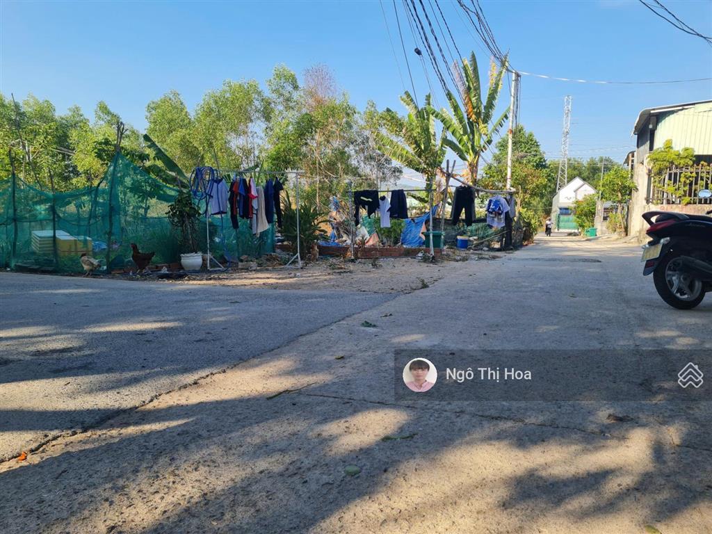 Dt 5,5 x 28 = 157m2 có 62m2 thổ cư cách đường hùng vương 20m, tại trung tâm kcn phú mỹ 3.