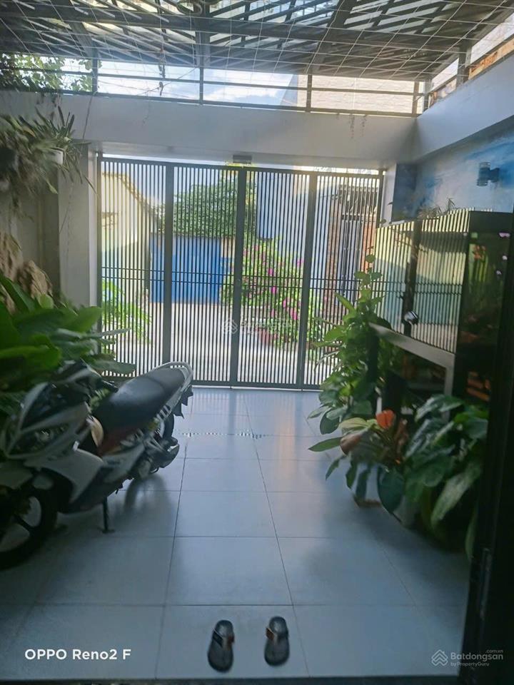 Cho thuê nhà 1 trệt 2 lầu mới xây full nội thất giá 12tr / tg đường phạm hồng, phường tân phước.