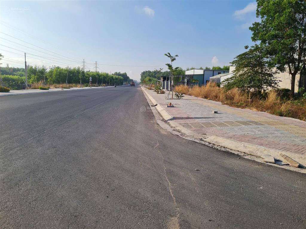 Lô đất 6 x 29 = 175m2 có 64m2 thổ cư, gần cảng cái mép, gần ql51, dân cư đông đúc, giá chỉ 1,9 tỷ.