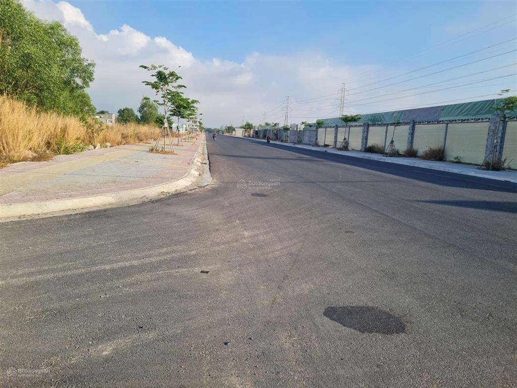 Lô đất 6 x 29 = 175m2 có 64m2 thổ cư, gần cảng cái mép, gần ql51, dân cư đông đúc, giá chỉ 1,9 tỷ.