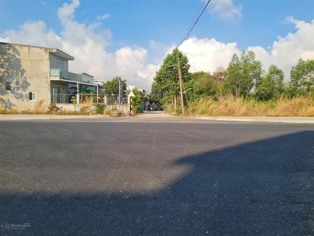 Lô đất 6 x 29 = 175m2 có 64m2 thổ cư, gần cảng cái mép, gần ql51, dân cư đông đúc, giá chỉ 1,9 tỷ.