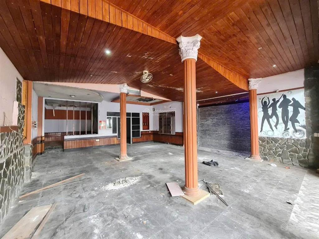 Cho thuê nhà mặt tiền đường yersin nha trang ngang 9,5m, 223m2, 3 tầng vị trí trung tâm, gần biển