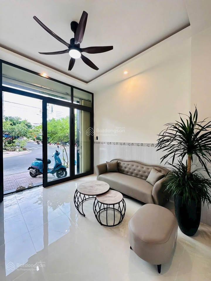 Cho thuê nhà mặt tiền hà quang 2 nha trang 56m² 3 tầng 20tr/tháng đường 12m ô tô tránh