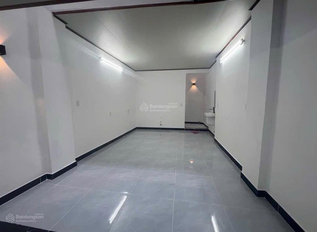 Cho thuê nhà mặt tiền thống nhất nha trang ngang 4.2m, 200m2 sử dụng, 7 phòng riêng biệt mới xây