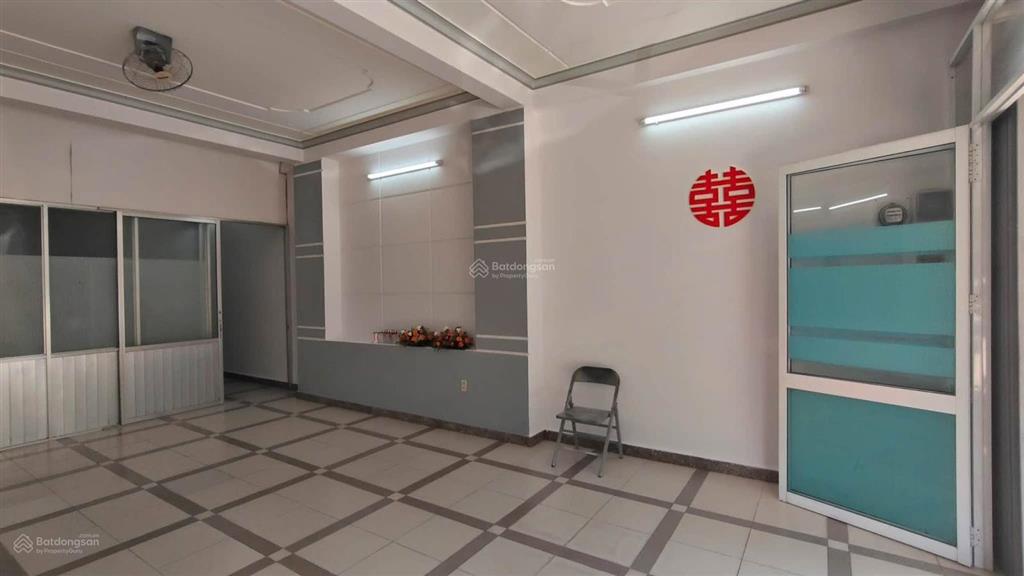 Cho thuê mặt bằng mặt tiền đống đa nha trang giá 13 triệu 5x8m, trung tâm bàn cờ, wc riêng