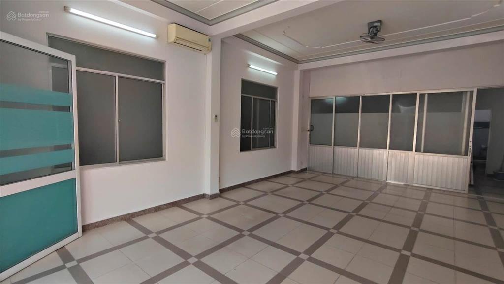 Cho thuê mặt bằng mặt tiền đống đa nha trang giá 13 triệu 5x8m, trung tâm bàn cờ, wc riêng